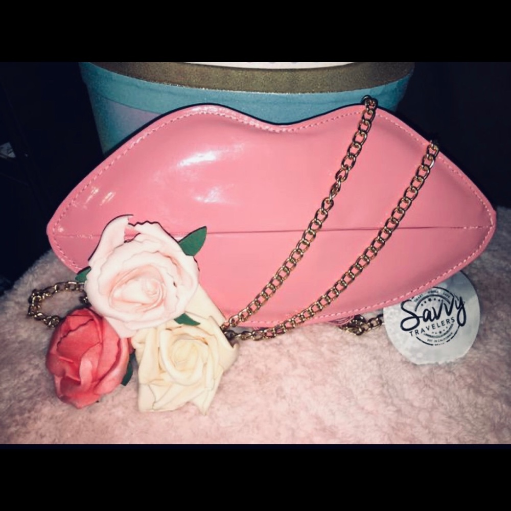 Cute clutch pink lips 👄